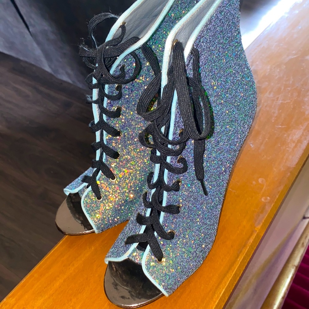 Beautiful multicolored open toed bootie with ties 4 inch heel